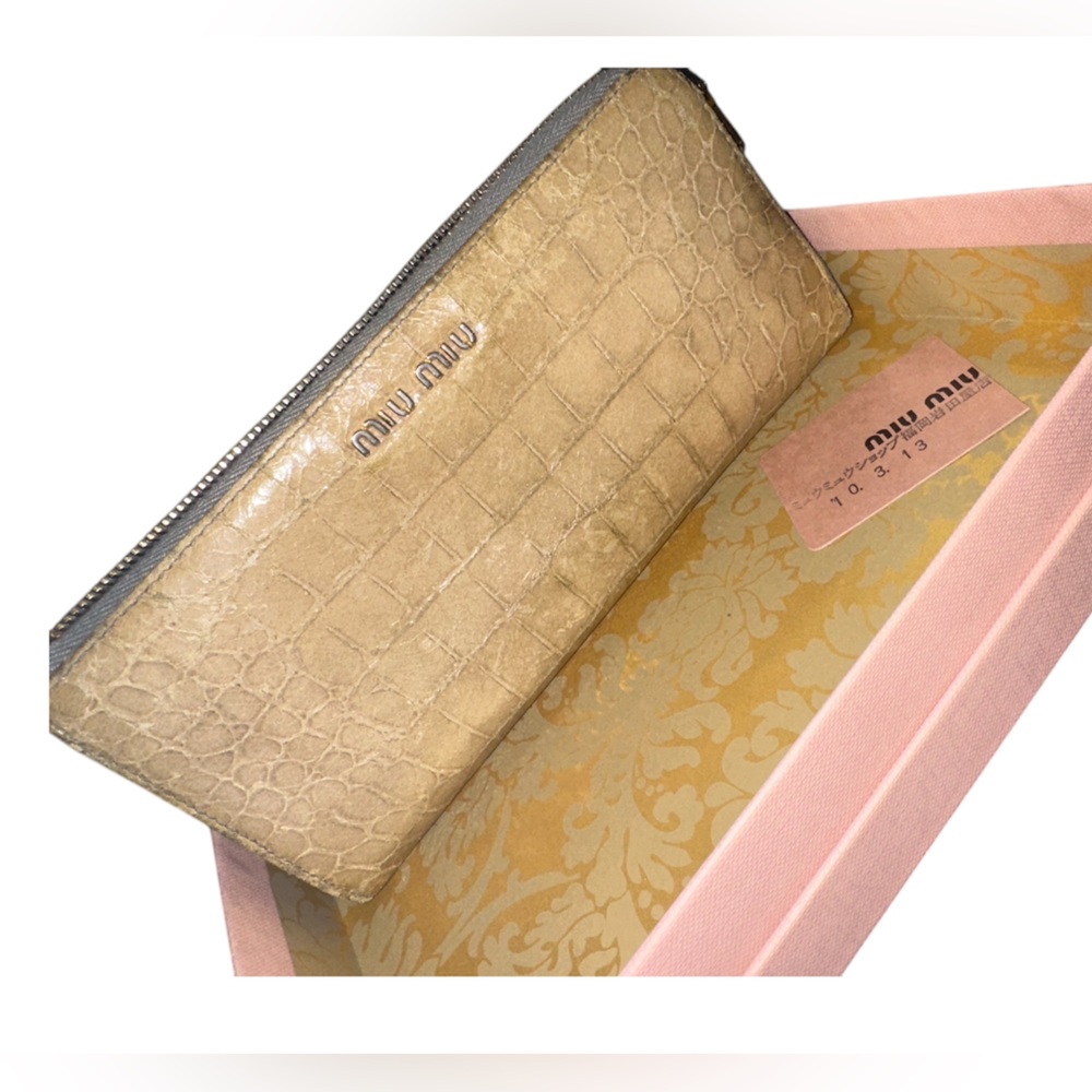 ✨MIU MIU GOLD CROC EMBOSSED LEATHER ZIPPY WALLET✨